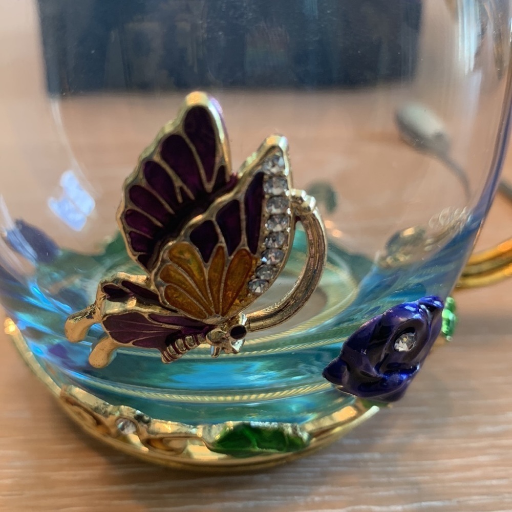 Glassyfi cup with gold colored handle, butterfly and flowers, includes spoon - Picture 8 of 9